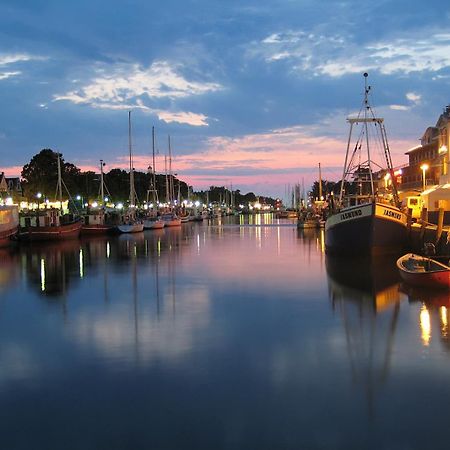 Doppelzimmer Brunch, Direkt Am Alten Strom Rostock Luaran gambar