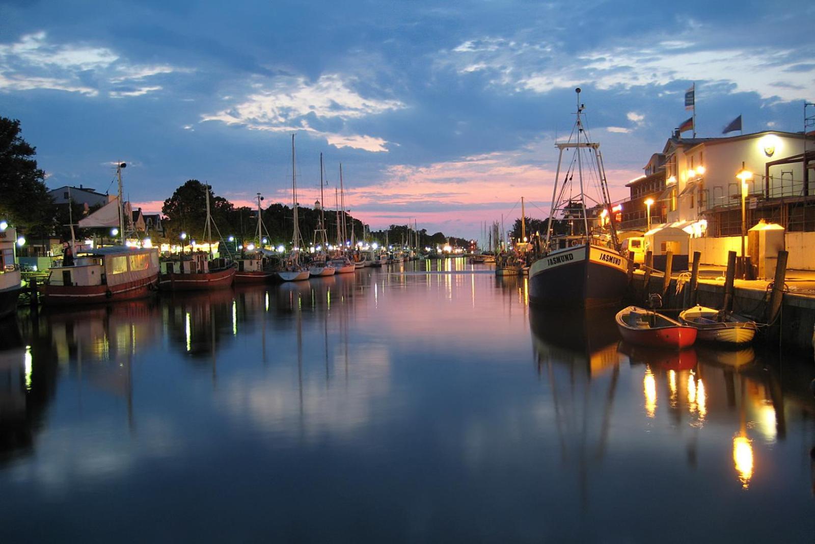 Doppelzimmer Brunch, Direkt Am Alten Strom Rostock Luaran gambar